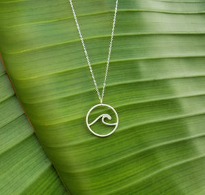 The Classic Nicoblue Wave Necklace